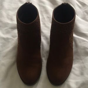 Brown Carlos Santana 👢 booties barely worn